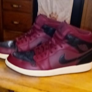 Nike Air Jordan 1 MID size US 13 used